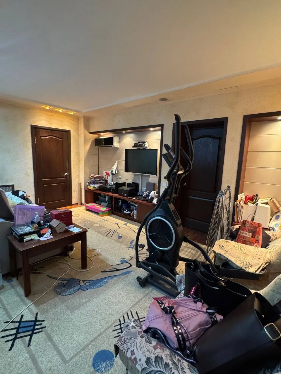 Продаётся 3-комнатная квартира, 68 м², 1/4 этаж — Юнусабадский район