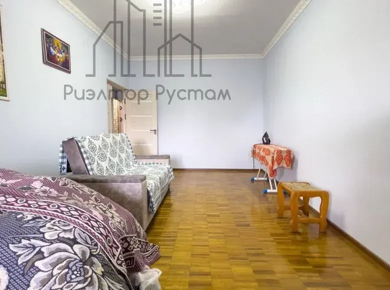 Сотилади 2 хонали квартира, 65 м², 4/4 қават — Мирзо Улуғбек тумани