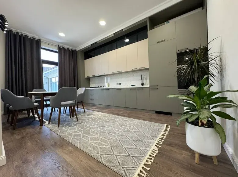 Сотилади 6 хонали ҳовли уй, 650 м² — Мирзо Улуғбек тумани