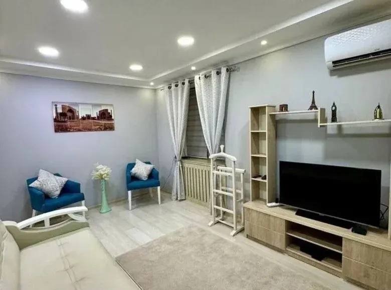 Сотилади 2 хонали квартира, 34 м², 1/5 қават — Мирзо Улуғбек тумани