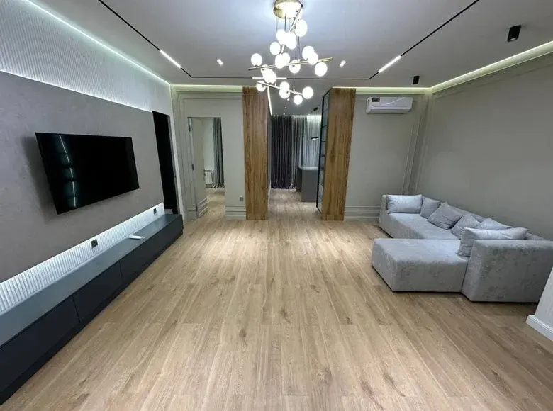 Sotiladi 3 xonali kvartira, 105 m², 7/14 qavat — Mirobod tumani