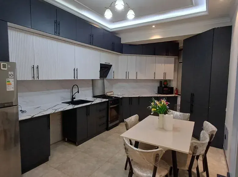 Продаётся 4-комнатная квартира, 110 м², 6/10 этаж — Яккасарайский район
