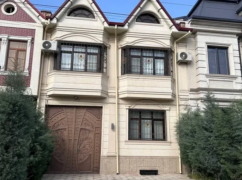 Кунлик ижарага 7 хонали ҳовли уй, 3 сотих, 1/3 қават — Яккасарой тумани