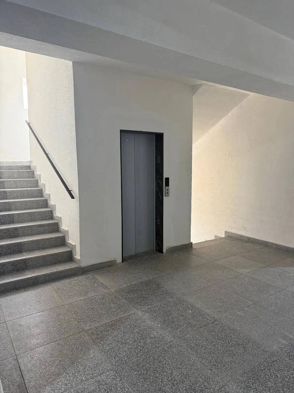Сотилади 4 хонали квартира, 106 м², 3/5 қават — Мирзо Улуғбек тумани