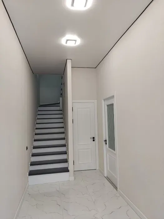 Ijaraga beriladi 5 xonali hovli uy, 1,5 sotix, 150 m², 2 qavatli — Yangihayot tumani