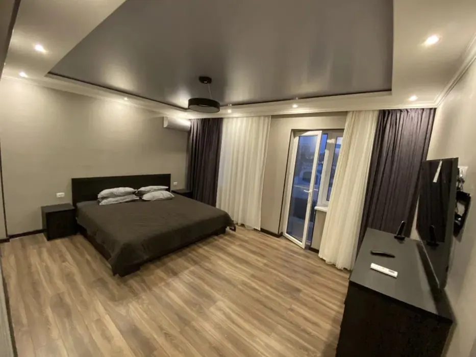 Сдаётся 4-комнатная квартира, 130 м², 9/12 этаж — Мирабадский район