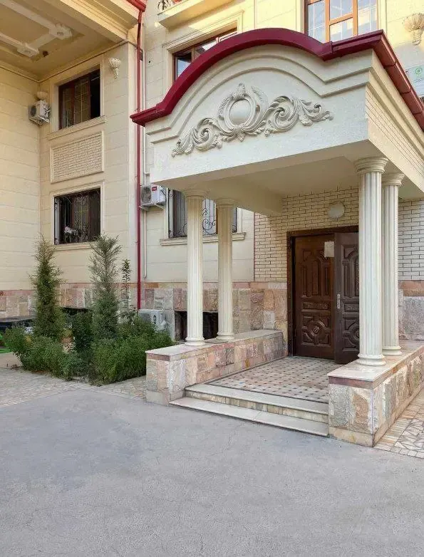 Сотилади 6 хонали квартира, 135 м², 1/3 қават — Чилонзор тумани