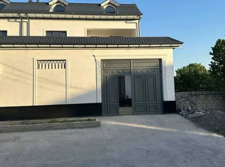 Сотилади 8 хонали ҳовли уй, 2 сотих, 450 м² — Янгиҳаёт тумани