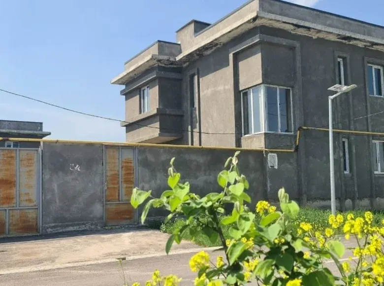Сотилади 6 хонали ҳовли уй, 4 сотих, 194 м² — Яшнобод тумани