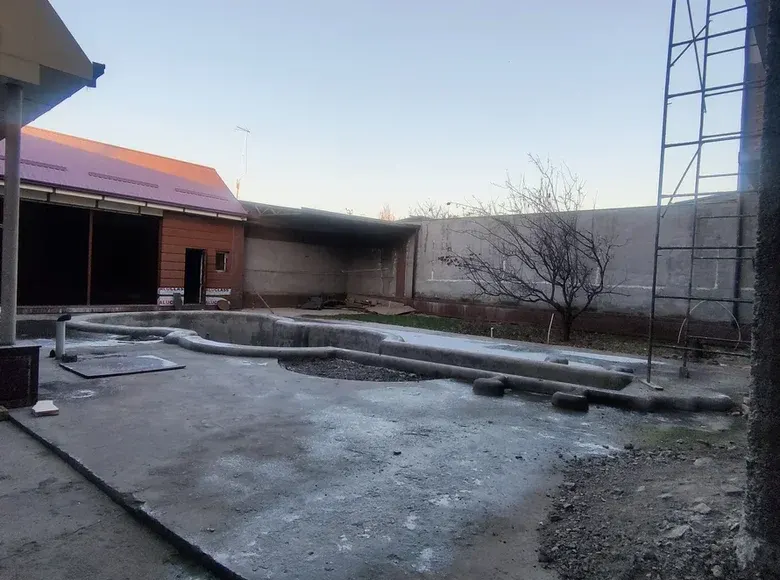 Сотилади 8 хонали ҳовли уй, 5 сотих, 700 м² — Юнусобод тумани