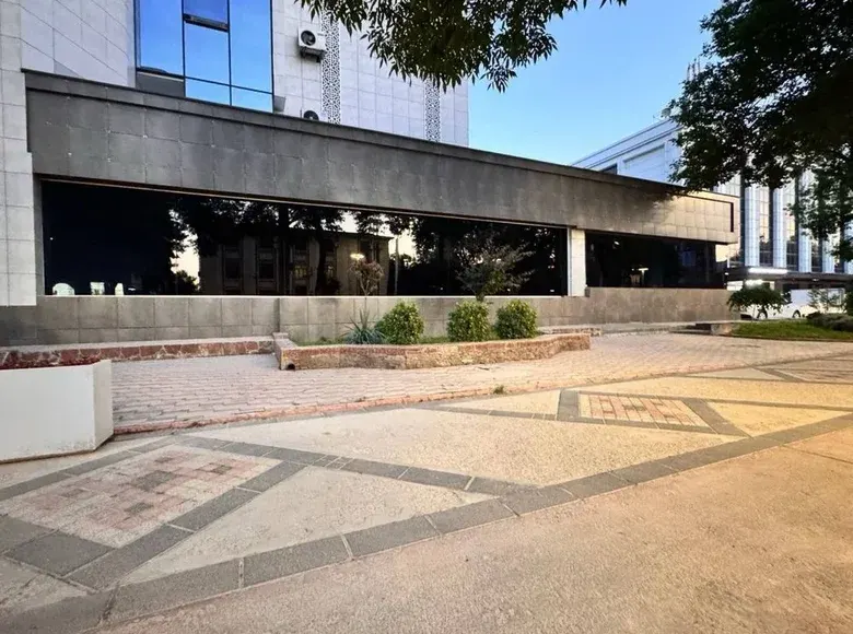 Sotiladi tijorat binosi, 910 m² — Yakkasaroy tumani