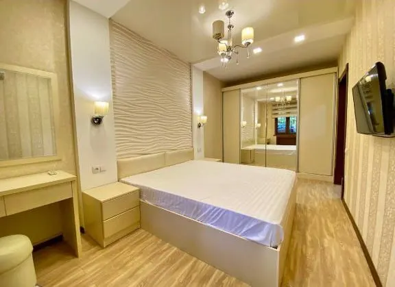 Ижарага берилади 3 хонали квартира, 100 м², 1/4 қават — Миробод тумани