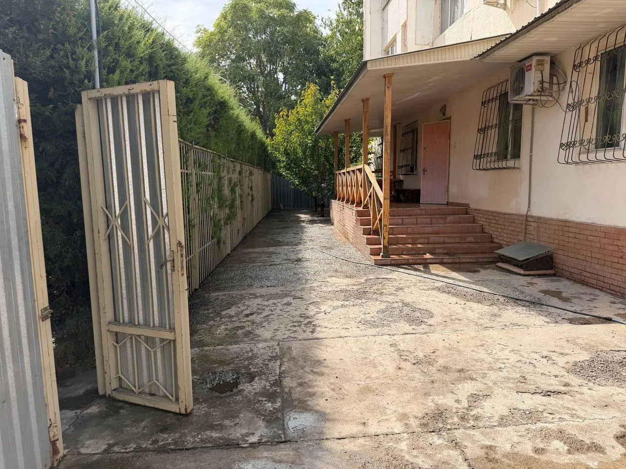 Sotiladi 4 xonali kvartira, 160 m², 1/9 qavat — Yakkasaroy tumani