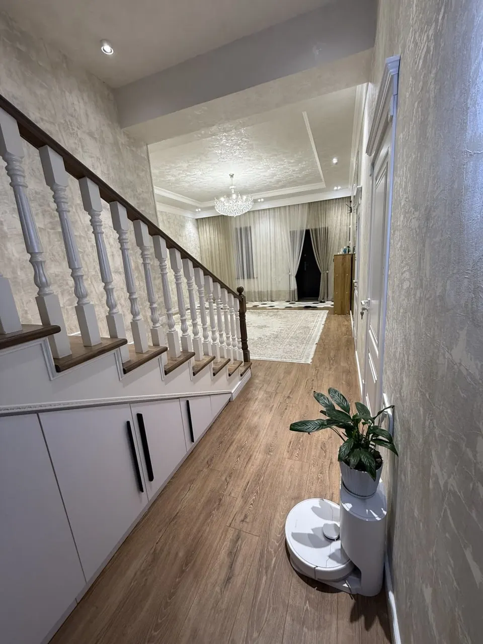 Сотилади 6 хонали ҳовли уй, 3.7 сотих, 366 м², 2/2 қават — Сергели тумани