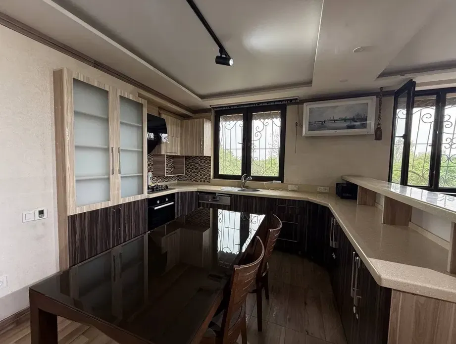 Sotiladi 4 xonali kvartira, 100 m², 4/9 qavat — Mirzo Ulugʻbek tumani