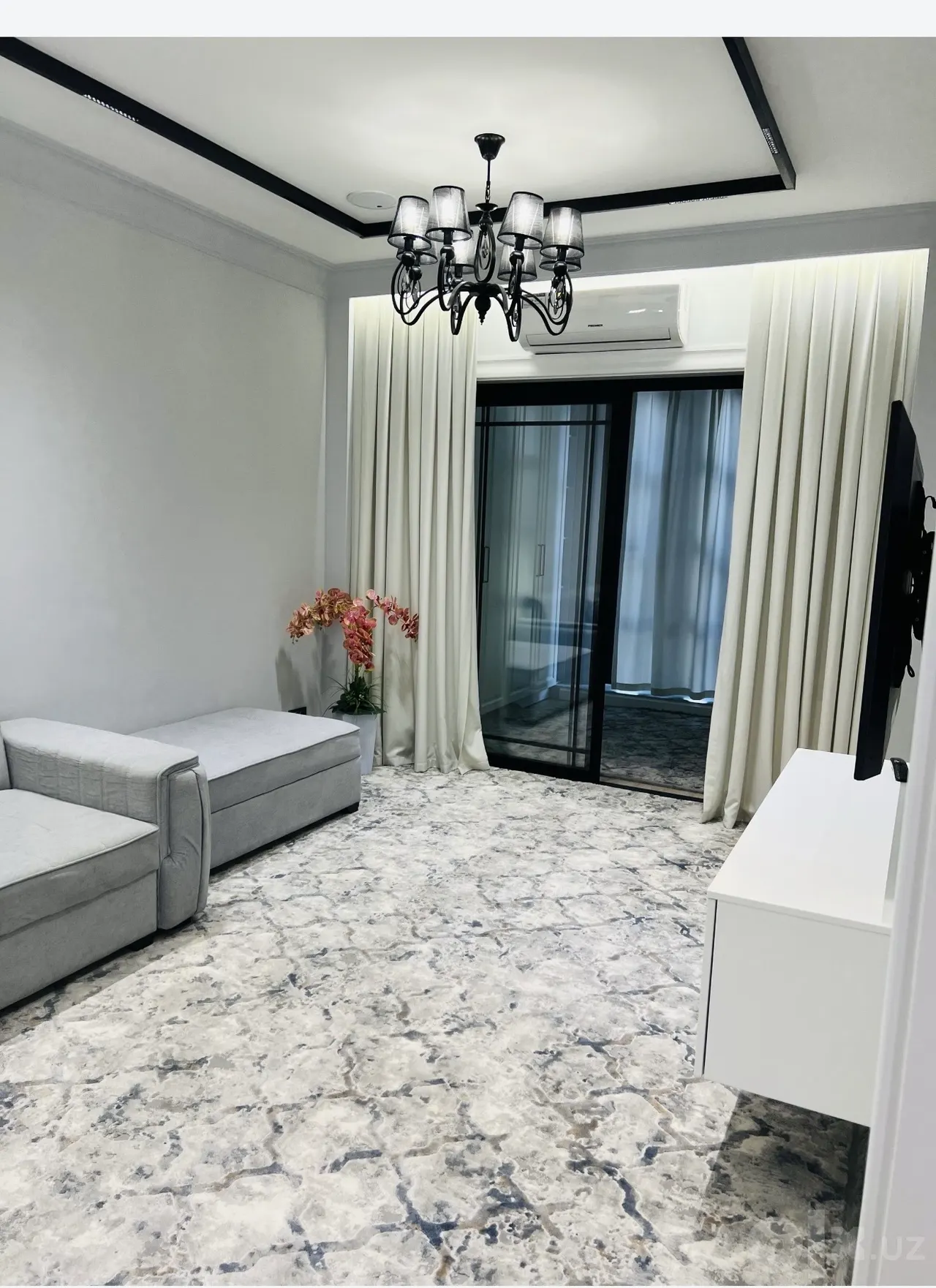 Сотилади 2 хонали квартира, 58 м², 1/9 қават — Мирзо Улуғбек тумани