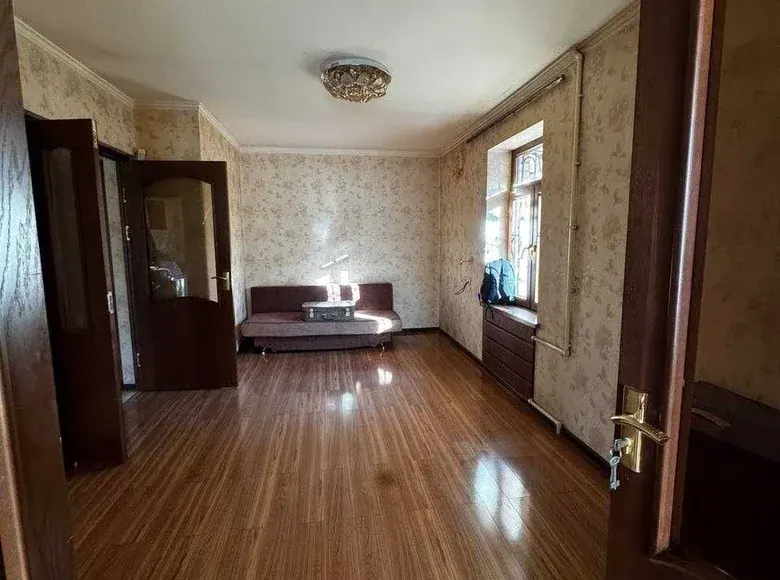 Продаётся 1-комнатная квартира, 47 м², 1/4 этаж — Мирзо-Улугбекский район