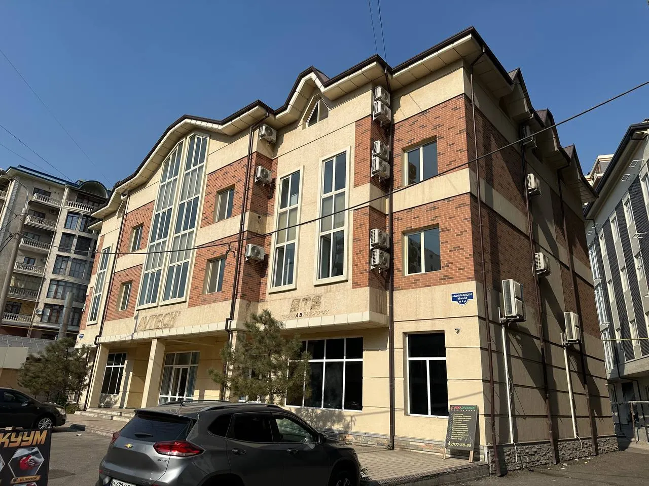 Ijaraga beriladi tijorat binosi, 2100 m² — Yakkasaroy tumani