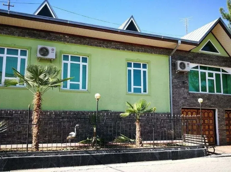 Sotiladi 6 xonali hovli uy, 6 sotix, 600 m², 2/2 qavat — Yangi Namangan tumani