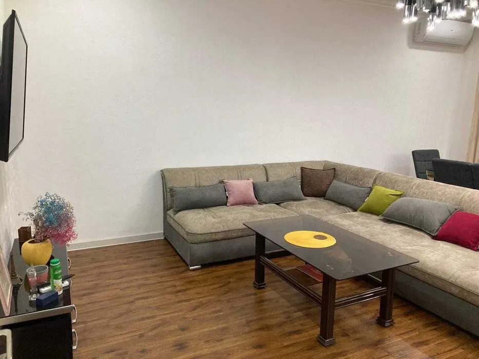 Сдаётся 4-комнатная квартира, 135 м², 1/4 этаж — Мирабадский район