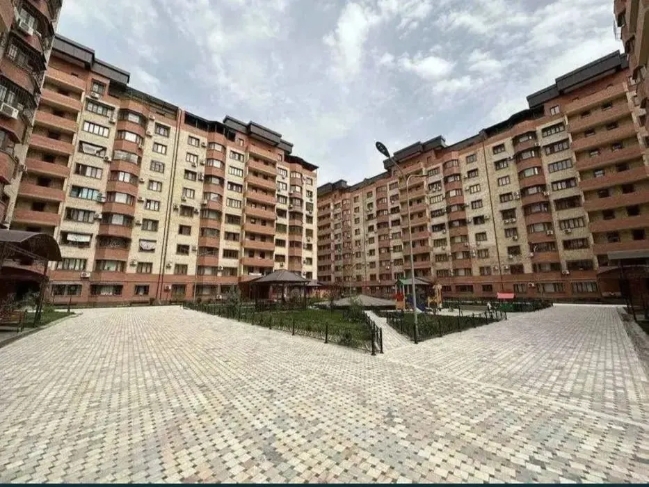 Сотилади 3 хонали квартира, 80 м², 1/10 қават — Яккасарой тумани