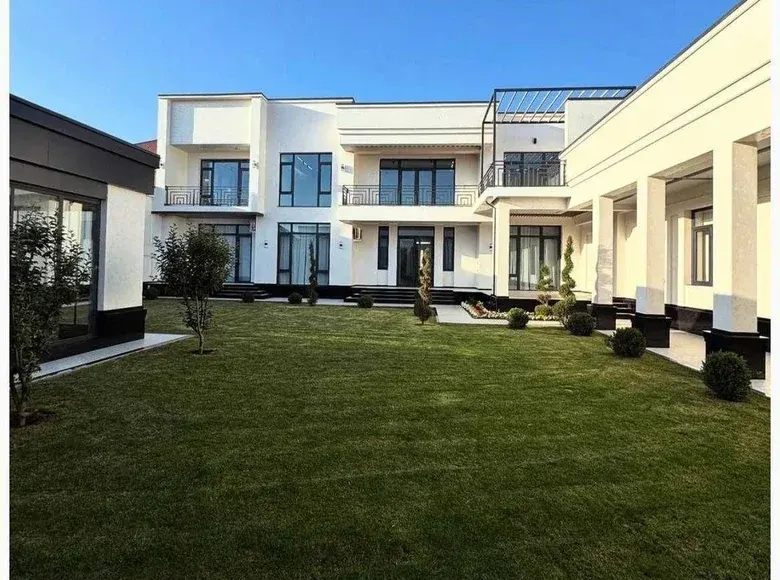 Sotiladi 16 xonali hovli uy, 12 sotix, 1000 m² — Yashnobod tumani