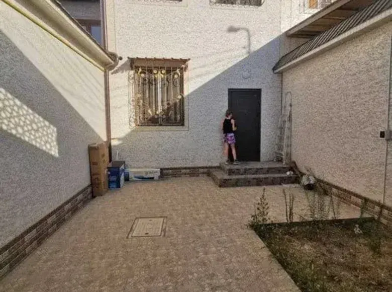 Sotiladi 4 xonali hovli uy, 100 m² — Mirobod tumani