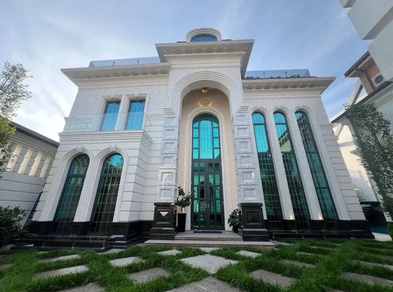Сотилади 7 хонали ҳовли уй, 5.5 сотих, 1000 м² — Мирзо Улуғбек тумани