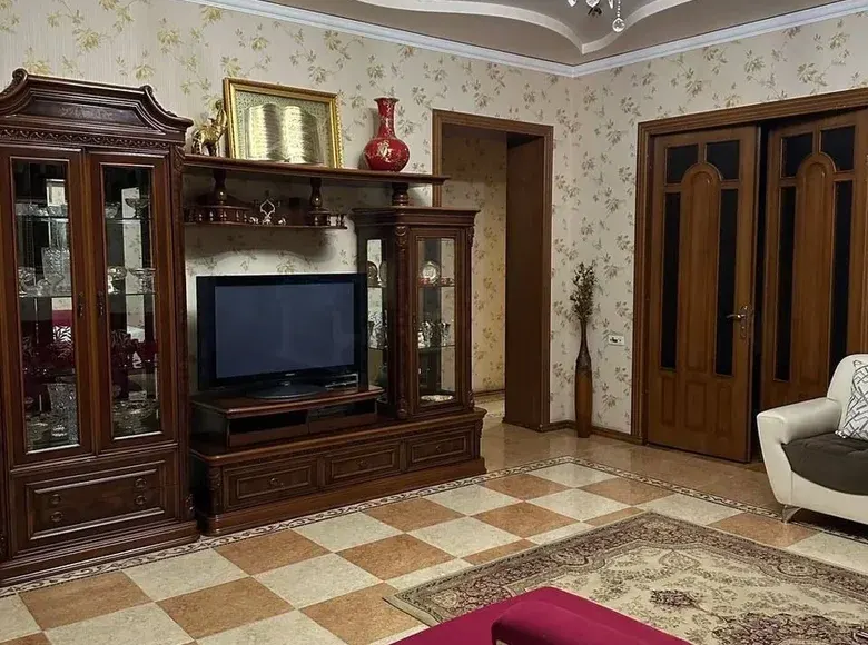 Сотилади 5 хонали ҳовли уй, 4 сотих — Яккасарой тумани