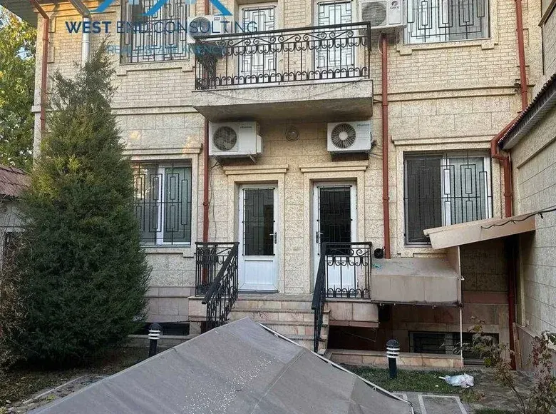 Ijaraga beriladi 5 xonali hovli uy, 2.5 sotix, 304 m², 1/3 qavat — Yakkasaroy tumani