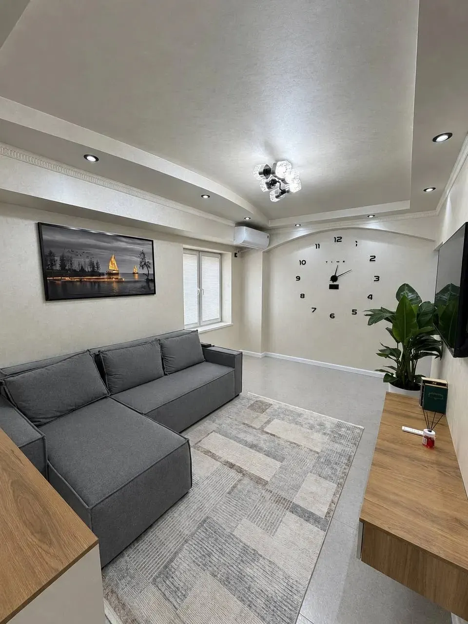 Продаётся 2-комнатная квартира, 51 м², 1/4 этаж — Юнусабадский район