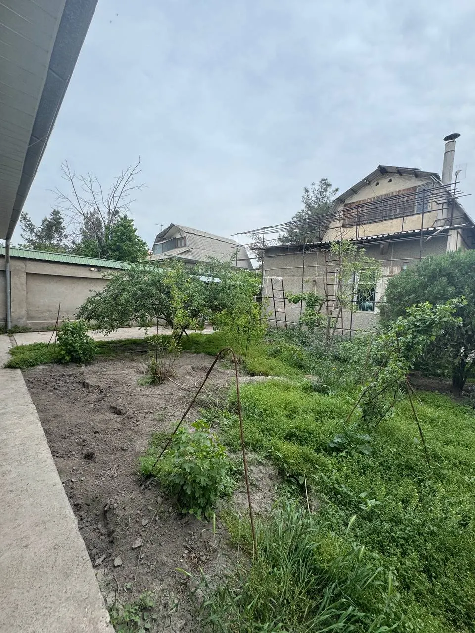 Sotiladi 4 xonali dala hovli, 6 sotix, 100 m² — Yashnobod tumani