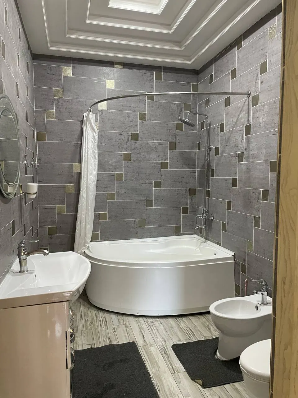 Сдаётся 4-комнатная квартира, 160 м², 2/6 этаж — Яккасарайский район