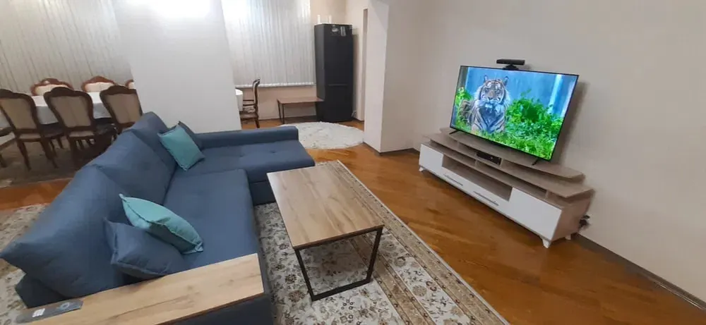 Сдаётся 5-комнатная квартира, 190 м², 2/4 этаж — Мирзо-Улугбекский район