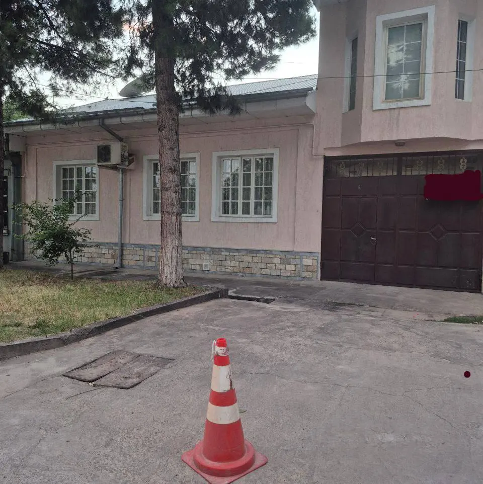 Sotiladi 6 xonali hovli uy, 7 sotix, 300 m² — Yakkasaroy tumani