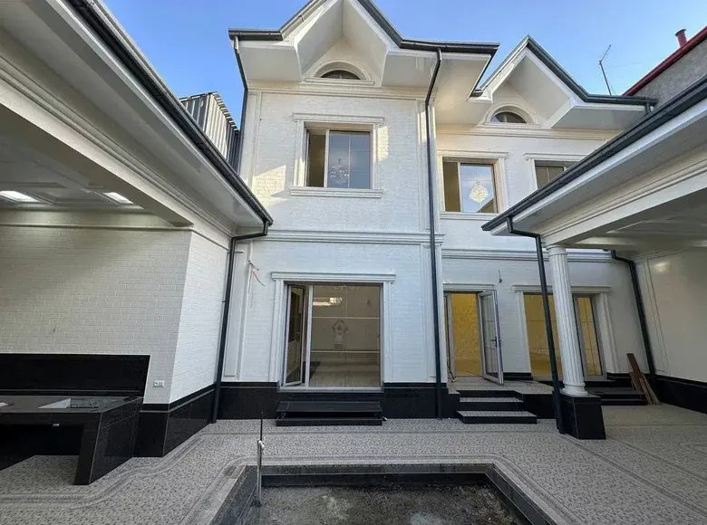 Продаётся 6-комнатный дом, 350 м² — Яккасарайский район