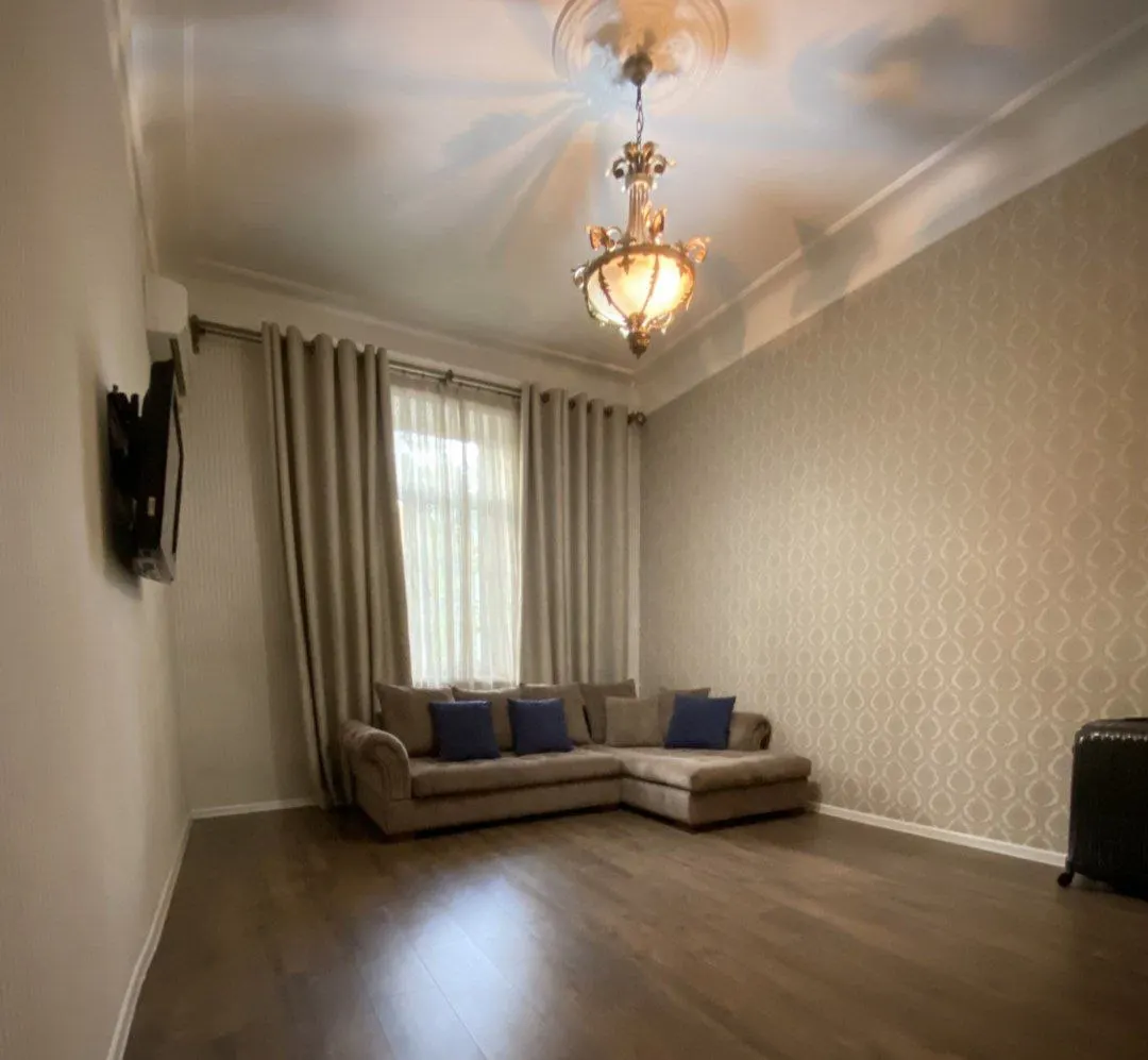 Ижарага берилади 4 хонали квартира, 100 м², 2/4 қават — Мирзо Улуғбек тумани