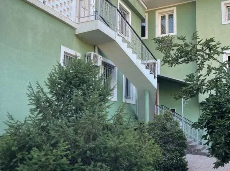 Ижарага берилади 7 хонали ҳовли уй, 8 сотих, 800 м² — Миробод тумани