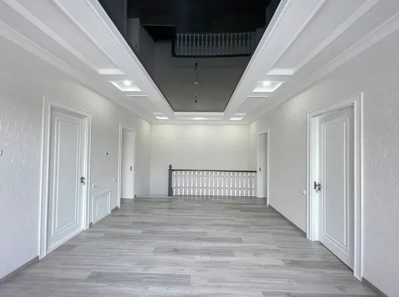 Сотилади 6 хонали ҳовли уй, 400 м² — Яккасарой тумани