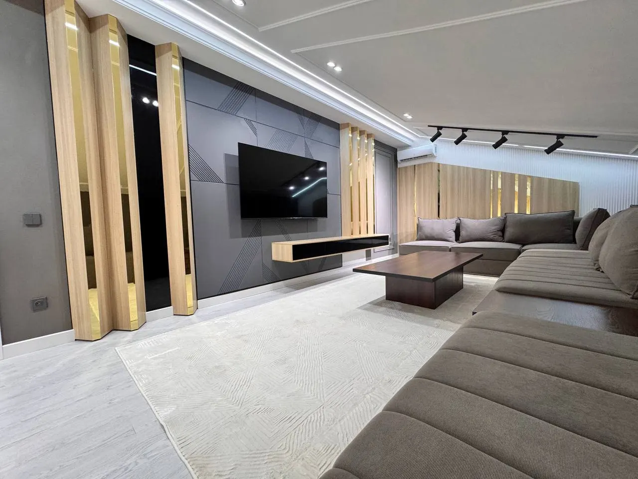 Sotiladi 7 xonali kvartira, 260 m², 7/8 qavat — Yashnobod tumani