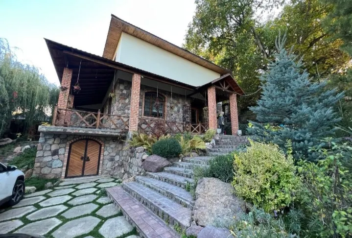 Sotiladi 6 xonali hovli uy, 16.3 sotix, 600 m² — Mirzo Ulugʻbek tumani