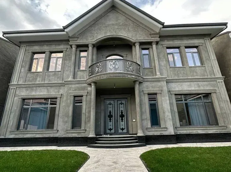 Сотилади 8 хонали ҳовли уй, 840 м² — Юнусобод тумани