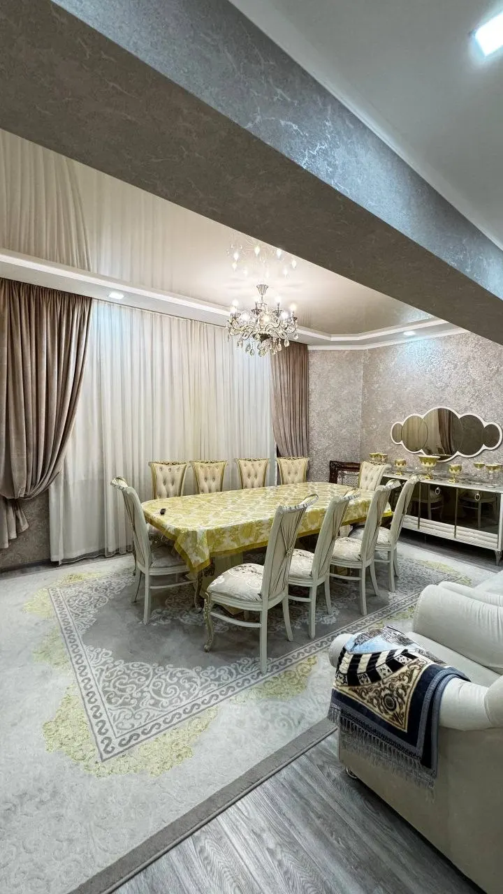 Продаётся 4-комнатная квартира, 100 м², 1/9 этаж — Юнусабадский район