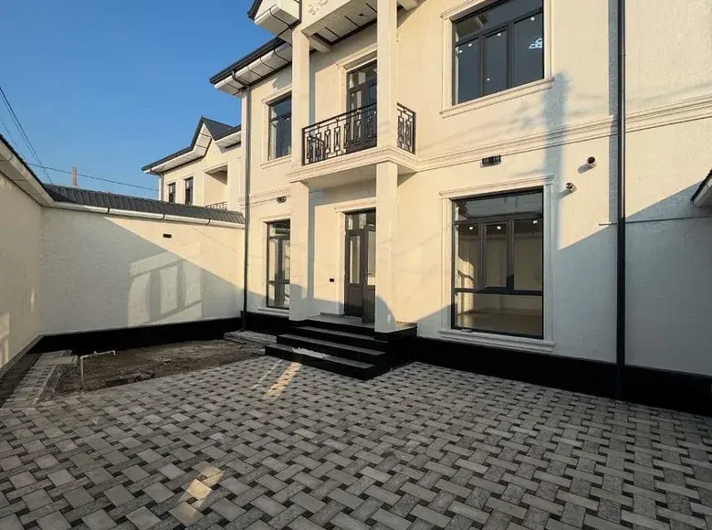 Sotiladi 6 xonali hovli uy, 0.7 sotix, 220 m² — Yashnobod tumani