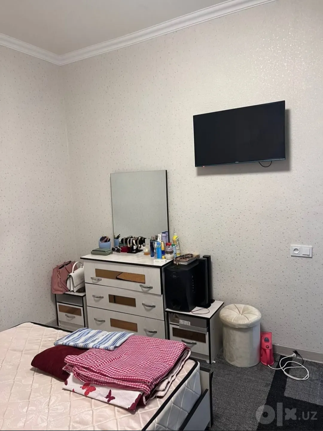 Продаётся 1-комнатная квартира, 40 м², 4/4 этаж — Чирчик