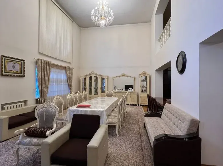 Сотилади 8 хонали ҳовли уй, 700 м² — Мирзо Улуғбек тумани