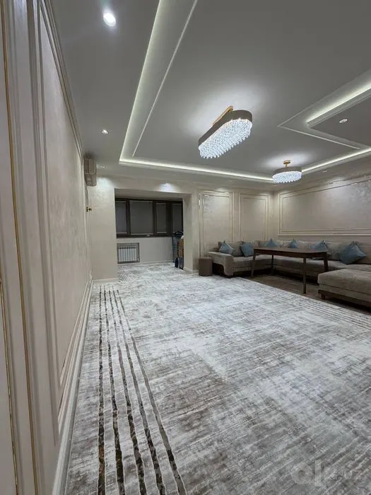 Продаётся 3-комнатная квартира, 82 м², 1/4 этаж — Мирабадский район
