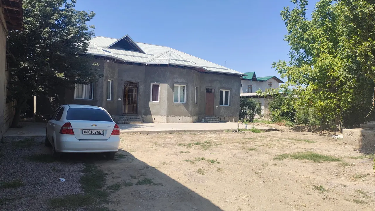 Сотилади 5 хонали ҳовли уй, 8 сотих — Ўртачирчиқ тумани