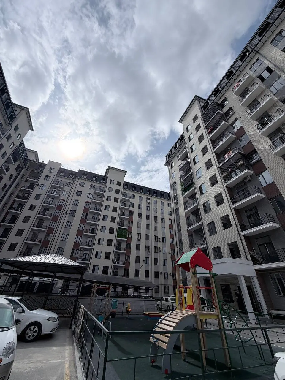 Сотилади 3 хонали квартира, 100 м², 8/10 қават — Учтепа тумани
