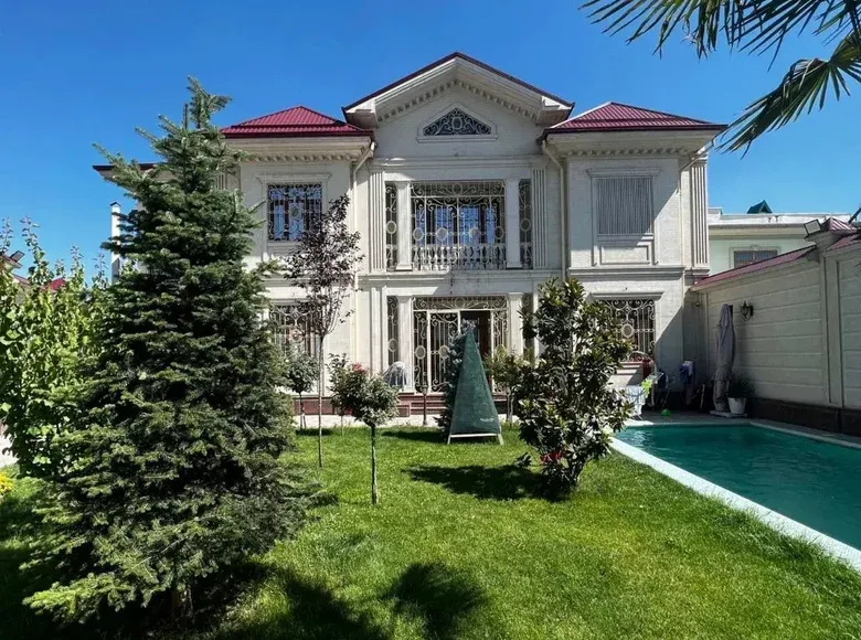 Сотилади 7 хонали ҳовли уй, 700 м² — Мирзо Улуғбек тумани